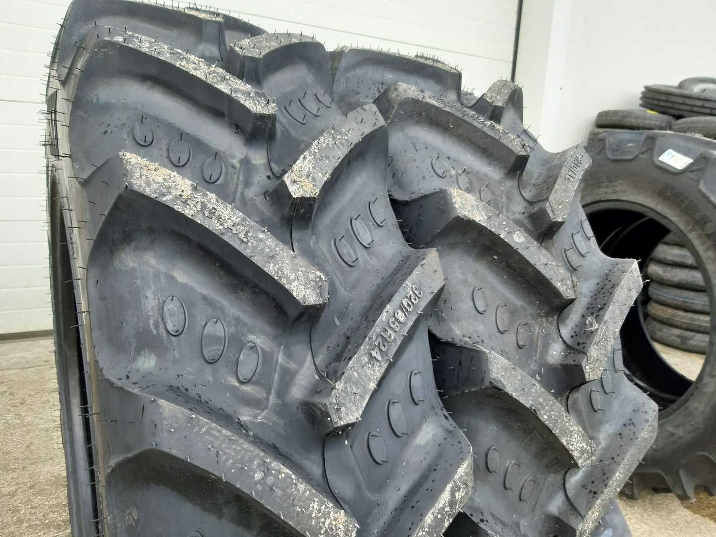 320/85R24 Cauciucuri noi Radiale de tractor fata BKT AGRIMAX 12.4-24