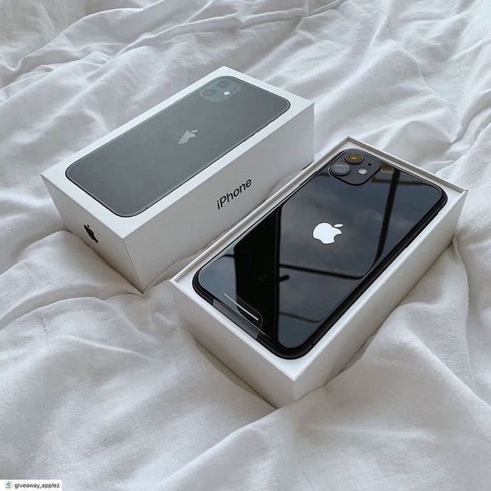 Iphone 11 black 64 Gb