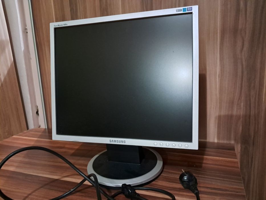 Samsung монитор за компютър