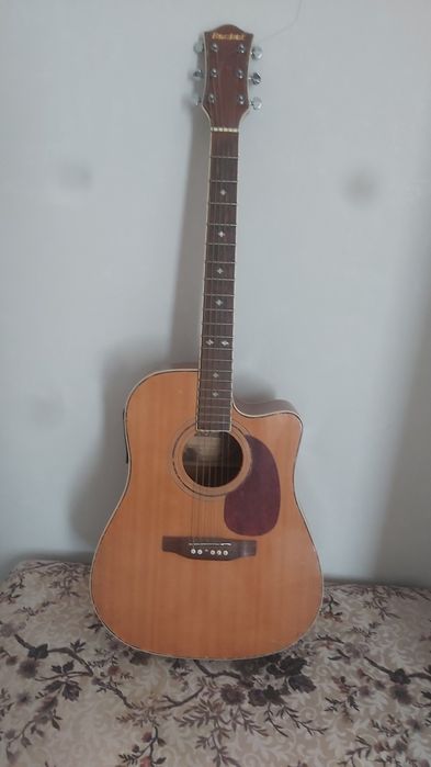 Продам аккустическую гитару