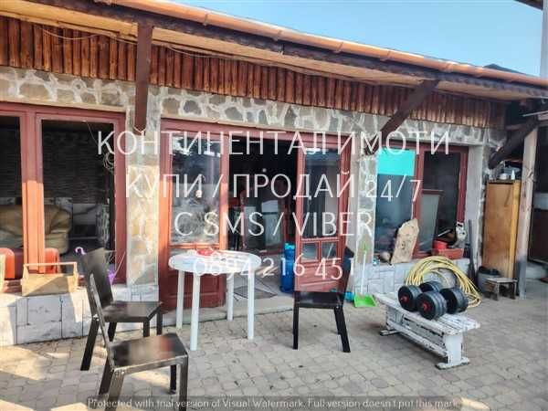 кодо 62241. Двуетажна тухлена къща 170м2 с двор 800м2 с гаражи.