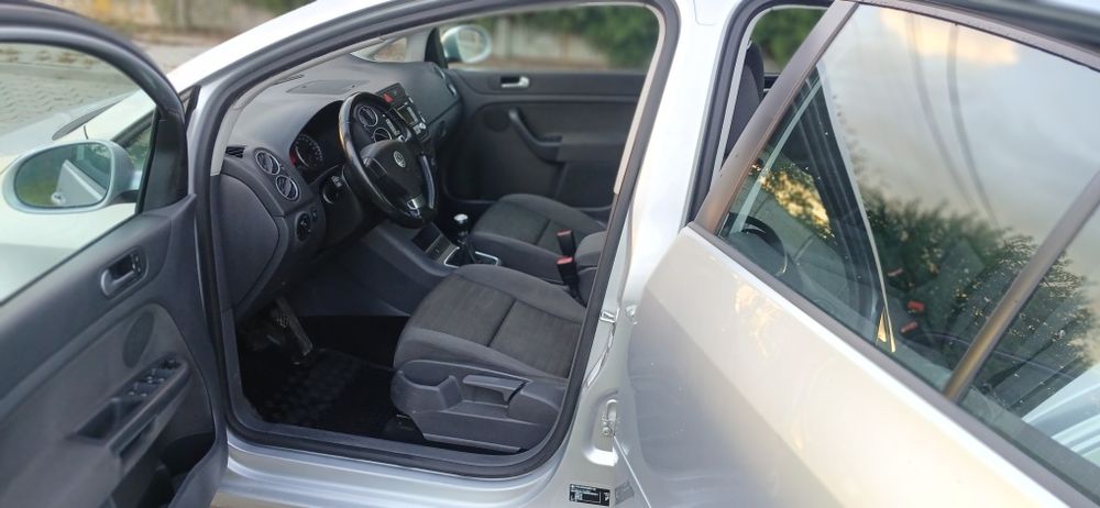 Vw Golf 5 plus motor 1.4 benzina an 2008 acte la zii