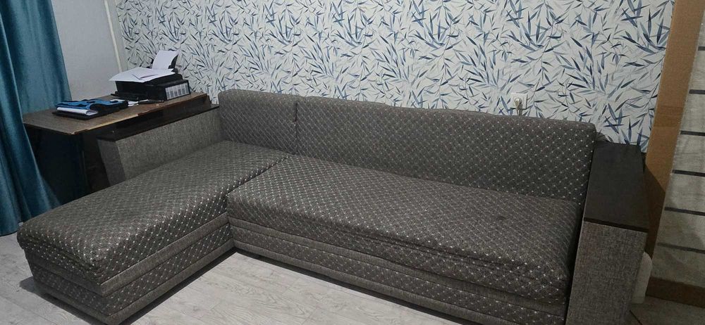 Угловой диван для гостиной. За 65000 тг.
