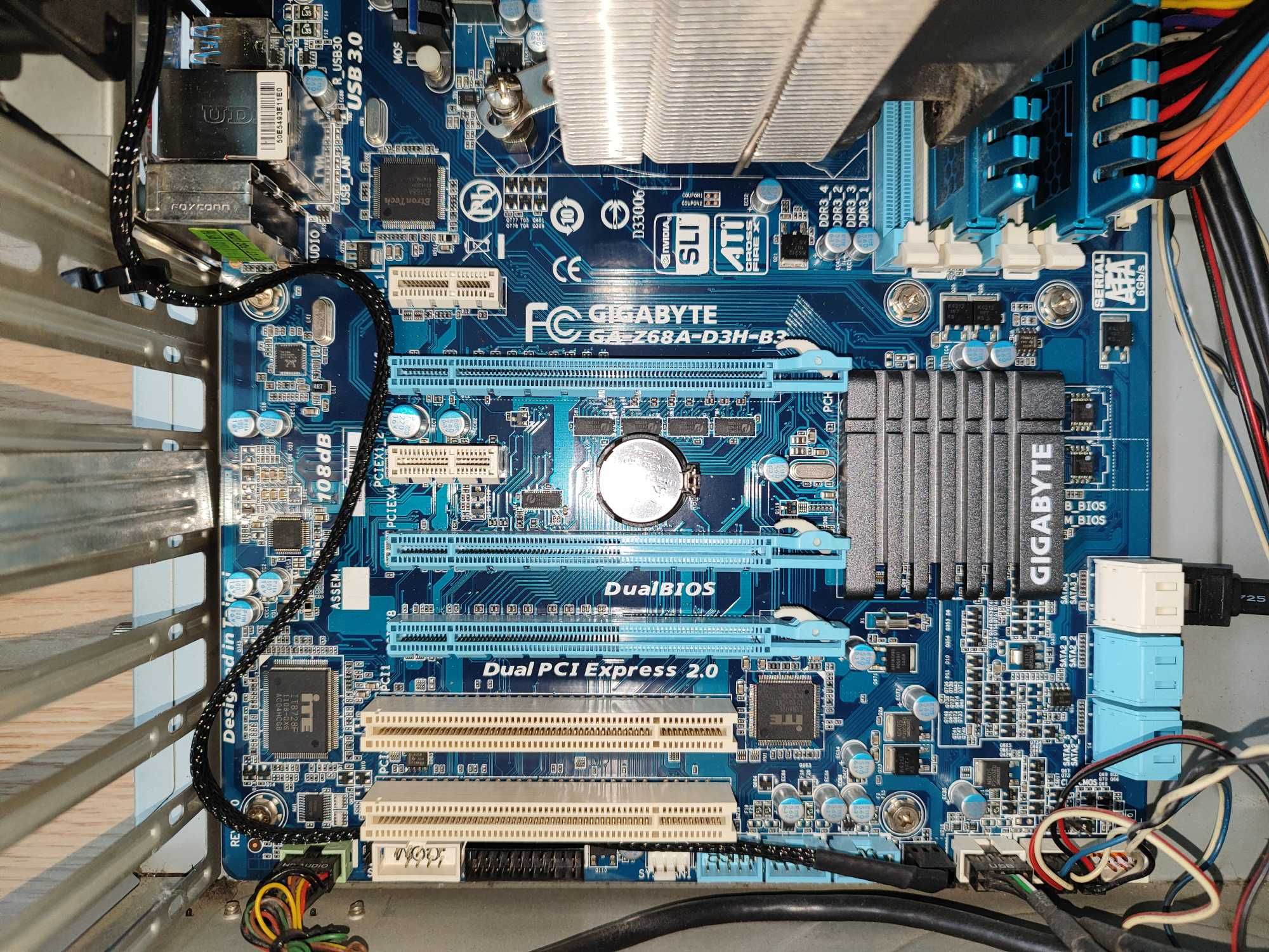 PC Intel I7  3.7 GHz + Monitor LG 22inch, 8GB RAM Corsair,  SSD 180 GB