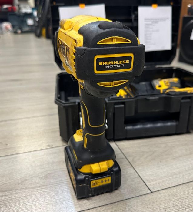 Amanet F28: Cheie cu impact Dewalt DCF899 + Filetanta  Dewalt DCD796