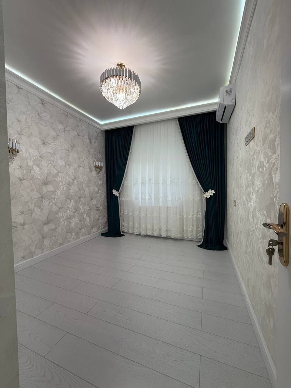 Продается 4х ком квартира на ул. С.Азимова, ор-р: кафе Эфенди, 90 м²
