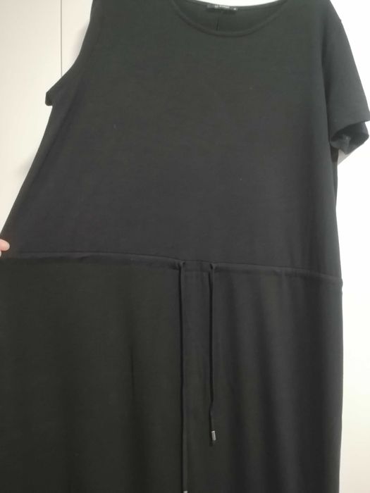 Rochie neagră, ușor elastică