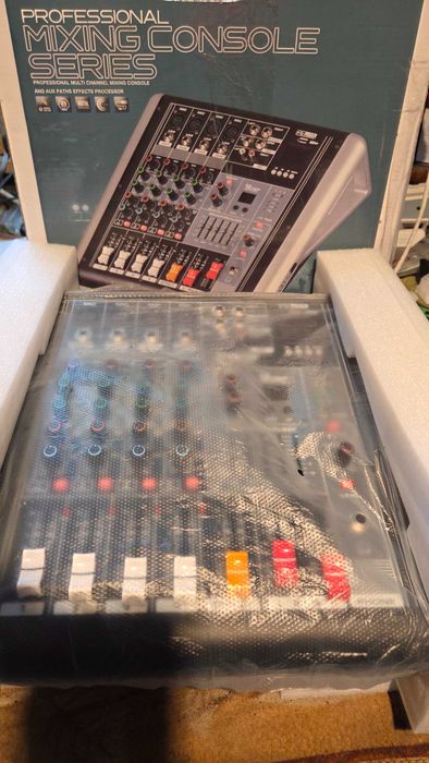 Mixer cu amplificare 4 canale  2 x 450W, , USB, 16 Efecte NOU