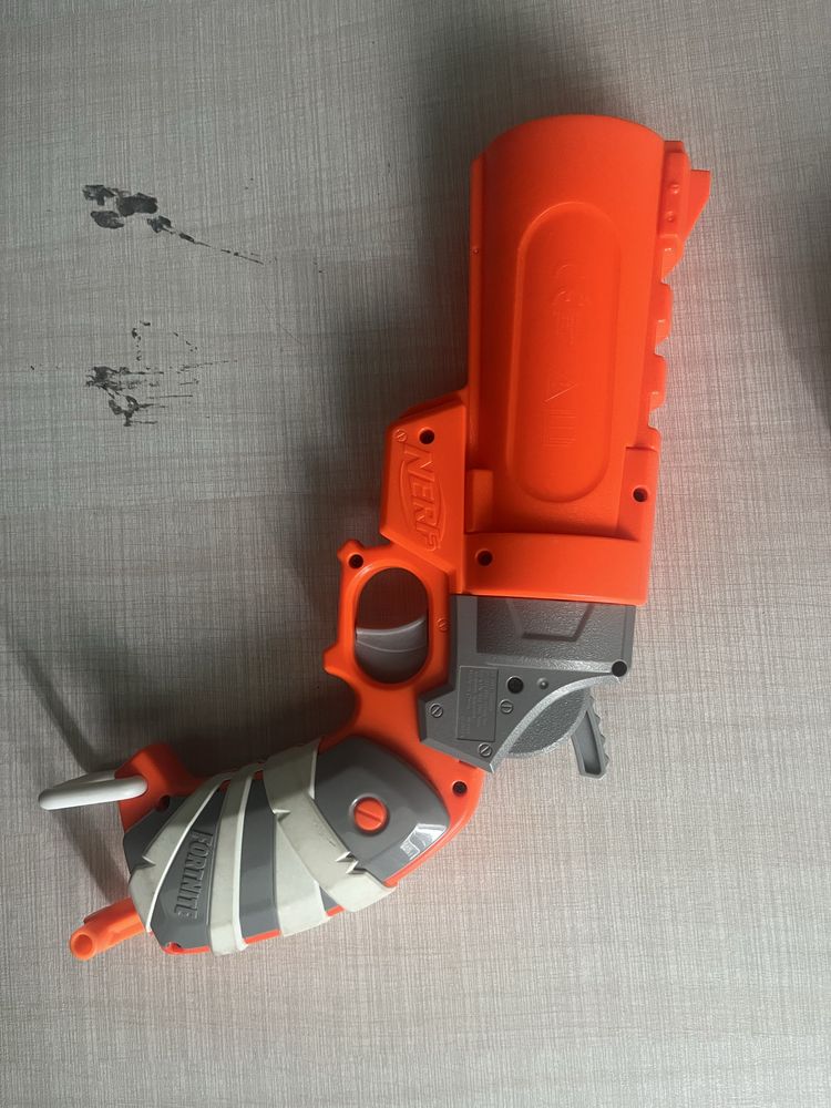 Fortnite NERF револвер