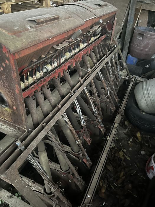 Semănătoare de păioase cu freză și cardan