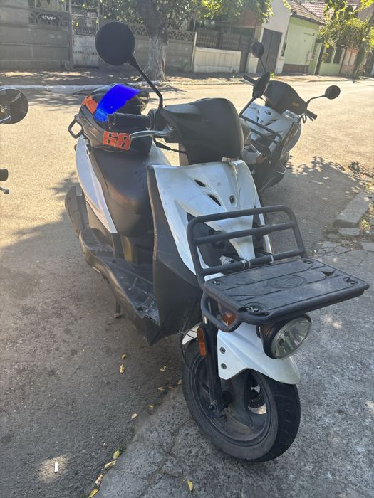 Inchiriez scutere pentru delivery