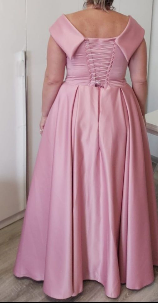 Rochie de ocazie lucrata la comanda ,corset si buzunare