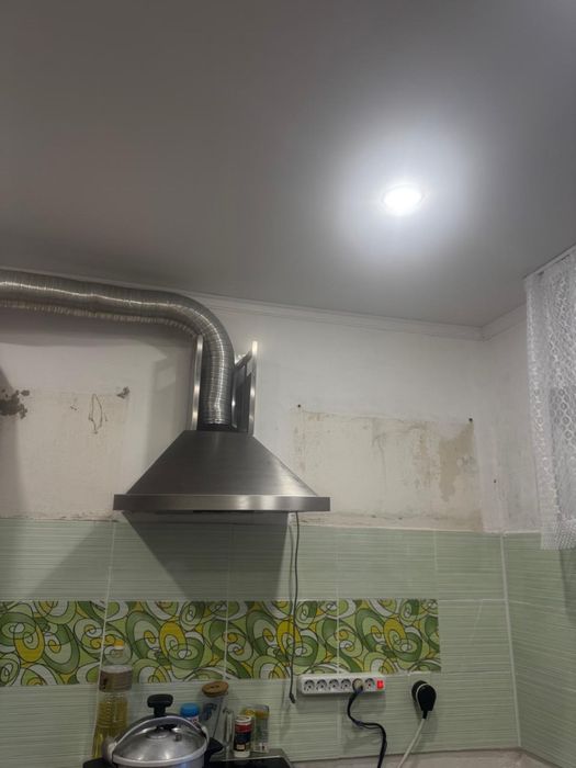 Вытяжка  рабочая б/у .