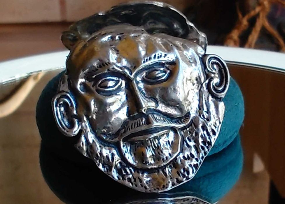 Brosă “Masca lui Agamemnon” – Reproducere Mycenaeană în Argint 800