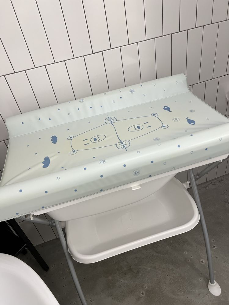 Пеленальный столик с ванночкой Chicco