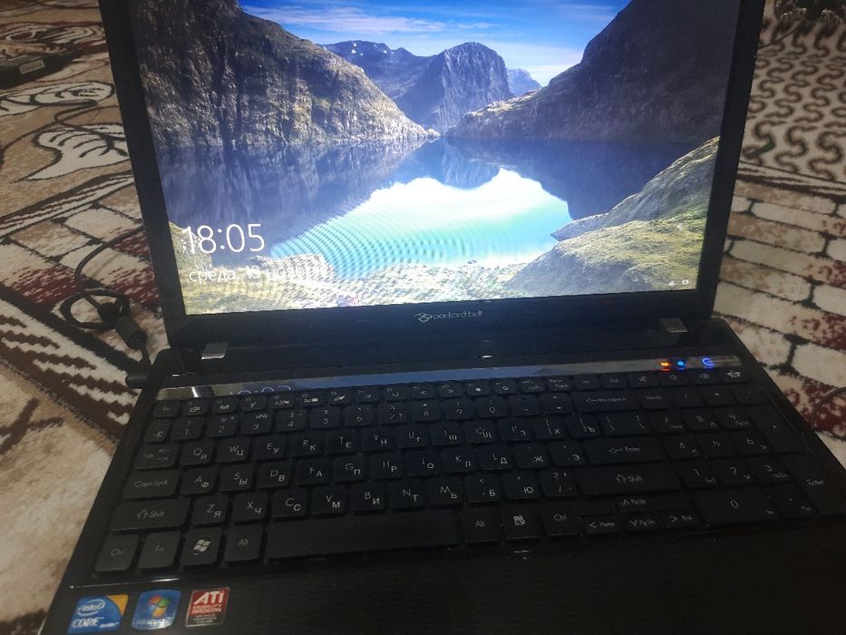 Packard bell noutbuk, windows 10 pro, core i3, 256gb/8gb
