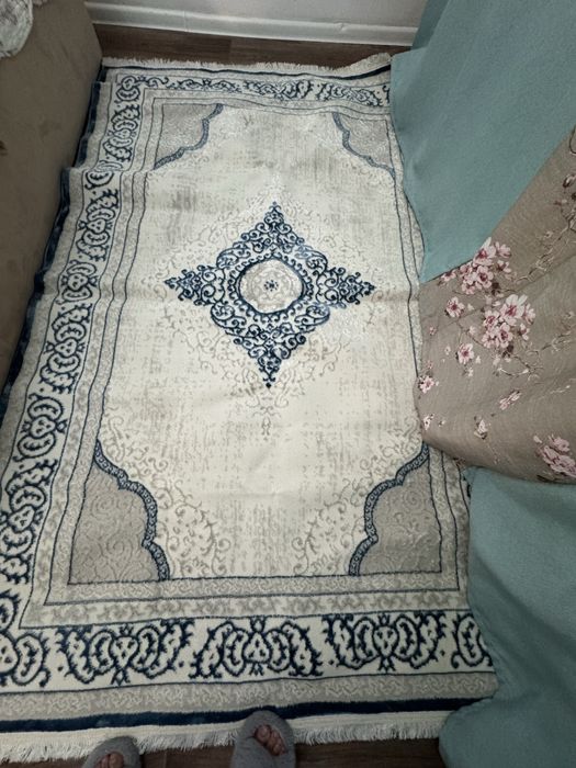 Срочно продам ковер. Новый. Недорого.