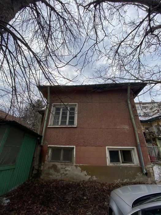 Къща в Плевен-9-ти квартал площ 100 цена 85000