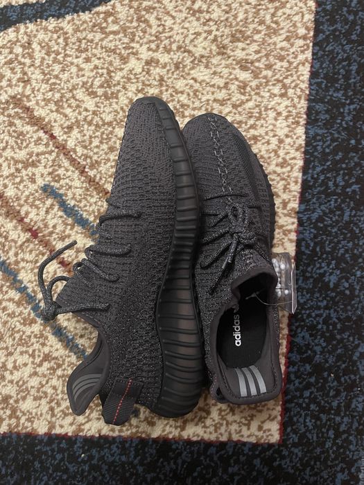 Yeezy 350 negri.