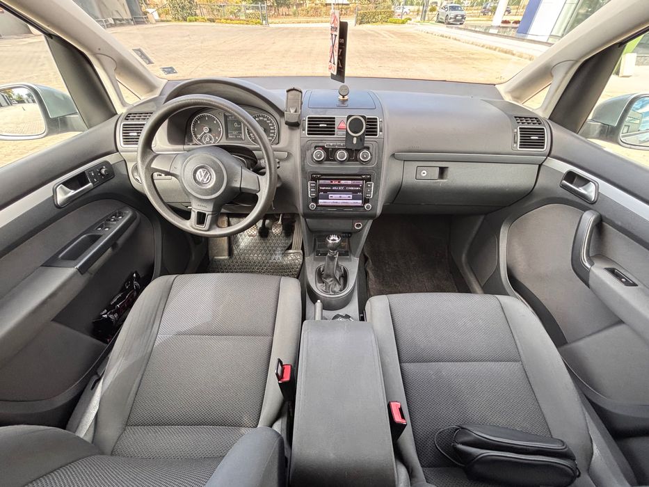 VW Volkswagen Touran 1.6 TDI 105 к.с. – 2012 г.