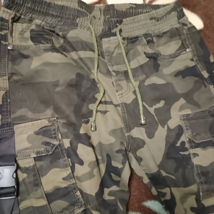 Pantaloni tactici camuflaj