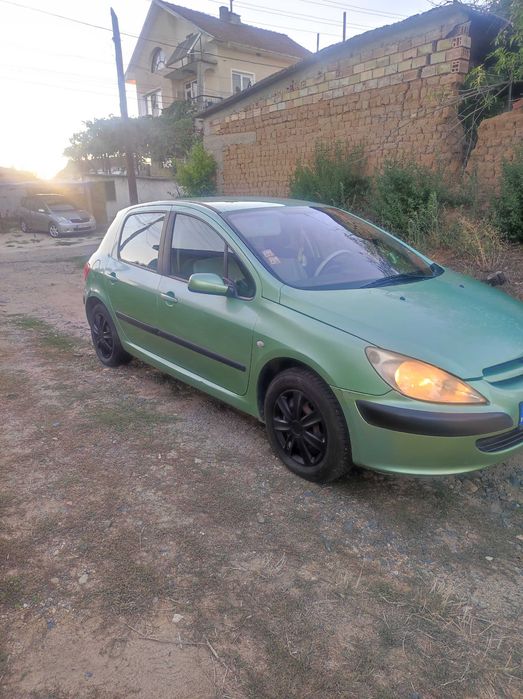 Продавам Пежо 307