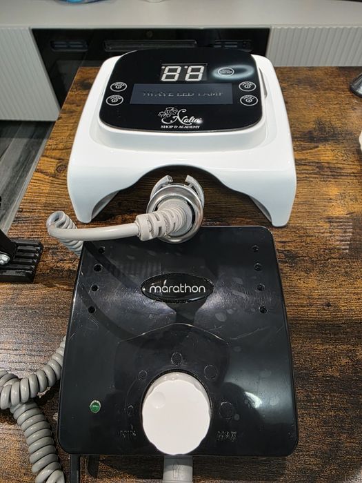 Vând masa manichiura cu toate aparatele necesare