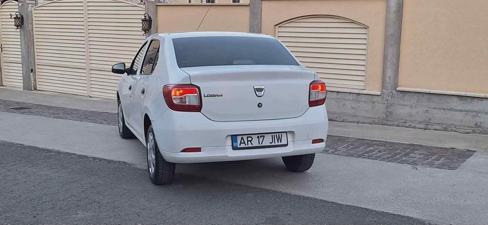 Vând sau schimb Dacia Logan
