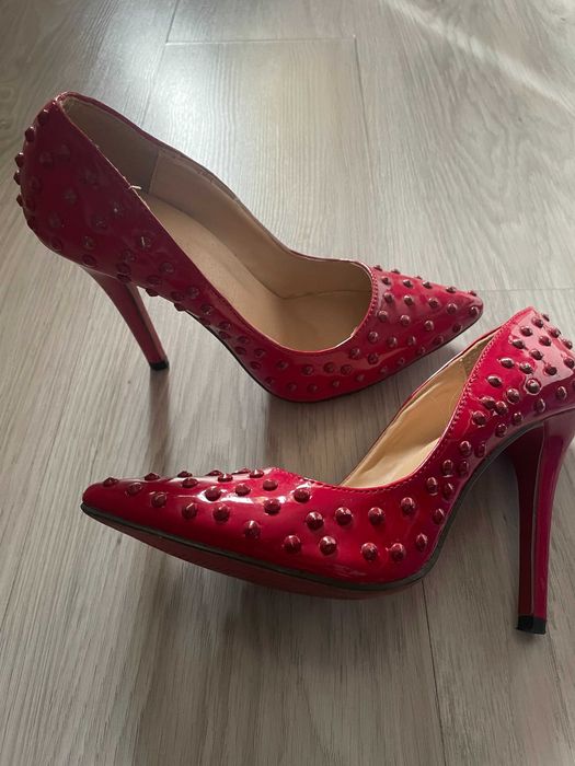 Секси обувки в червено