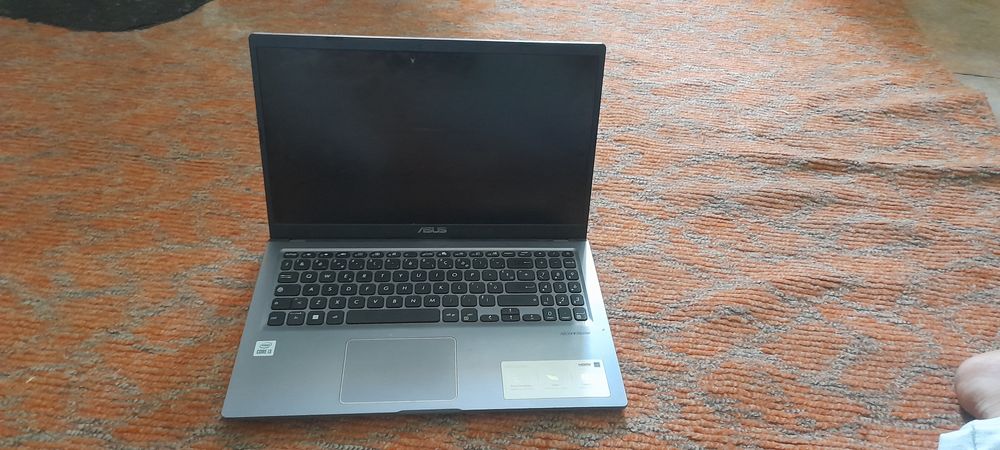 Kompyuter Asus ideal holatda