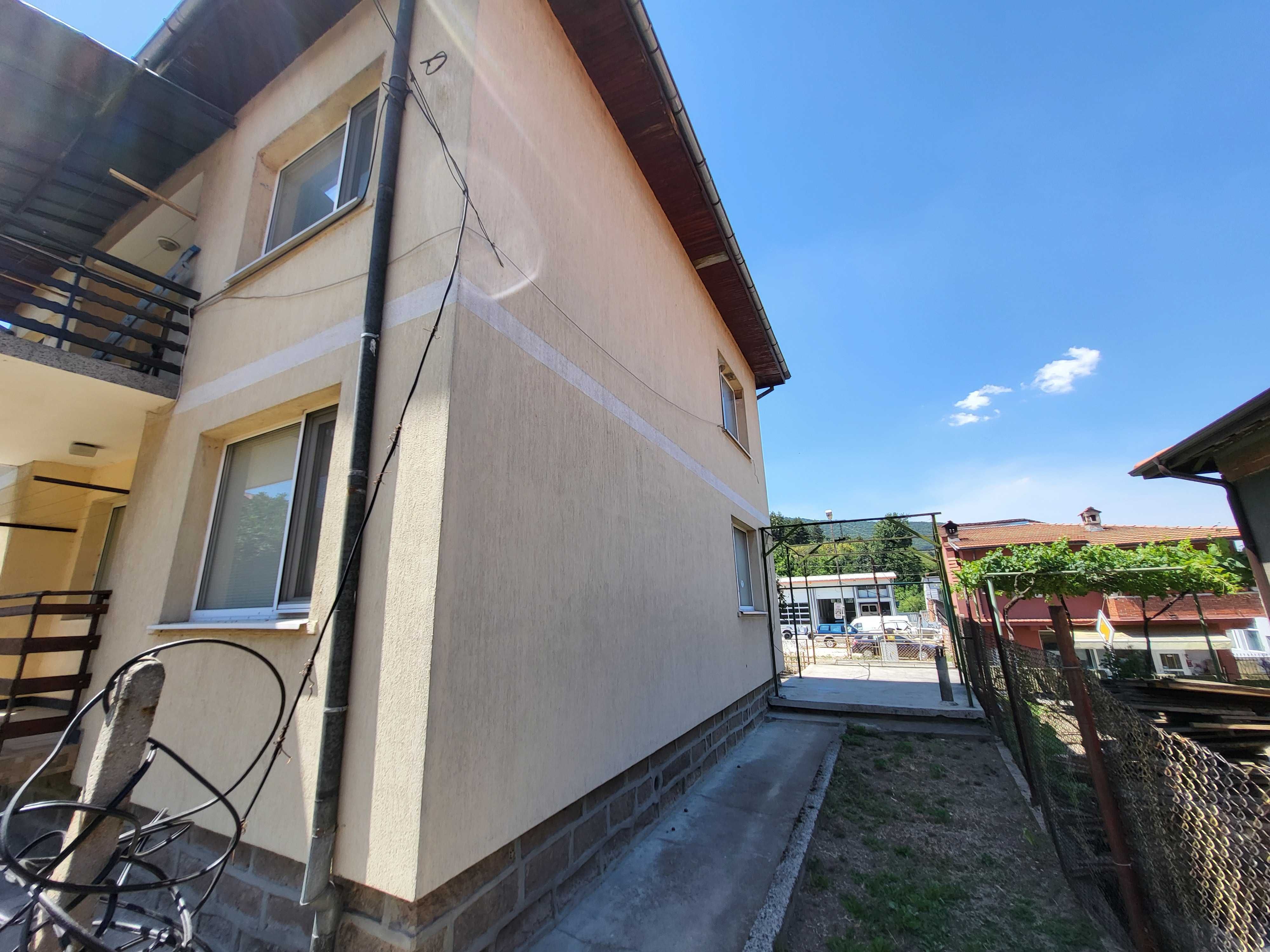 Продавам къща в гр.Пещера