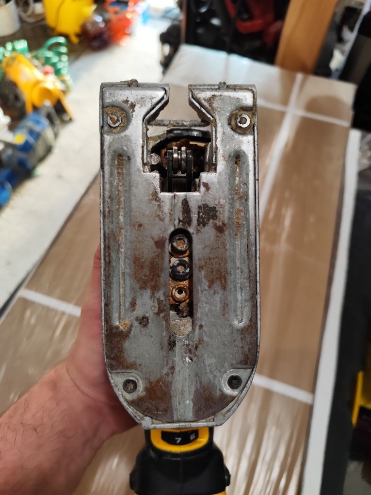 Акумулаторен прободен трион зеге Девалт DeWALT DCS335 18V