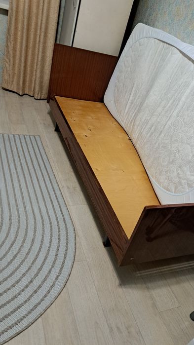 Продам кровать полуторка б/у с матрасом в удовлетворительно состоянии