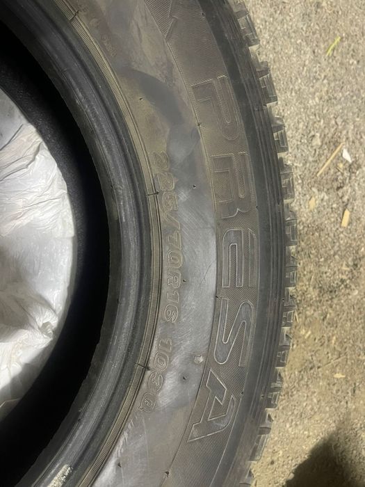Шины зимние  225/70/16