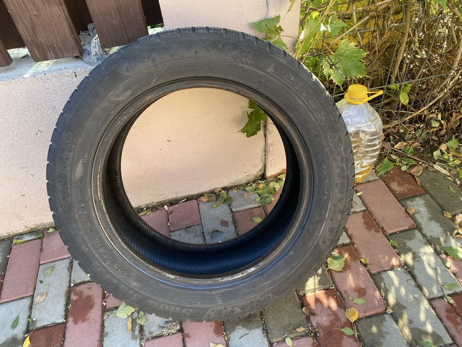 Vand 2 anvelope de iarna 205/55/r16