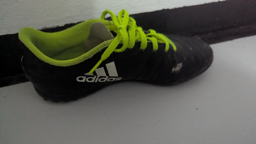 Ghete de fotbal sintetic