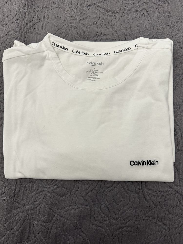 Продам футболку Calvin Klein (оригинал)