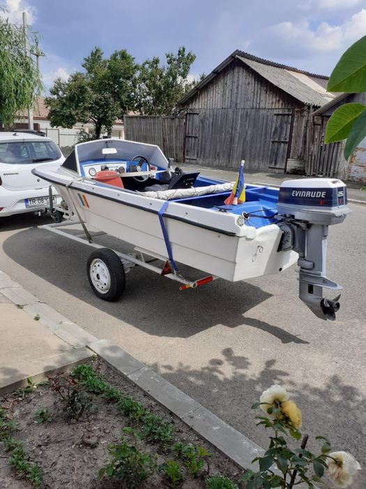 Barcă cu motor Evinrude 25 cp