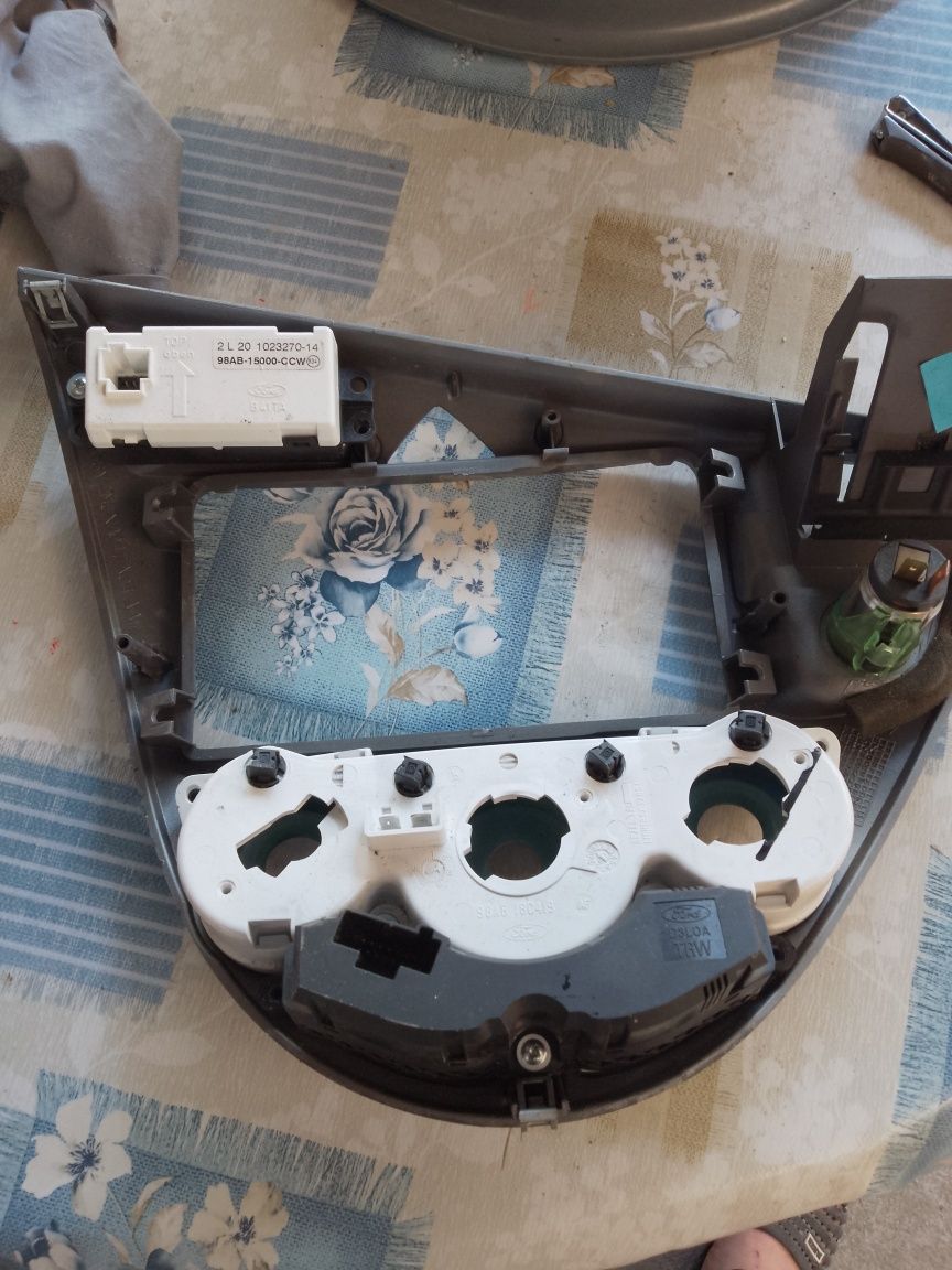 Vand plastic casetofon Ford focus