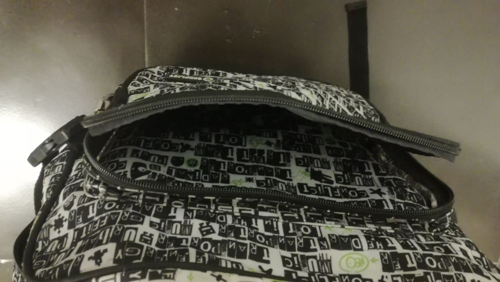 Ученическа раница + подарък папка