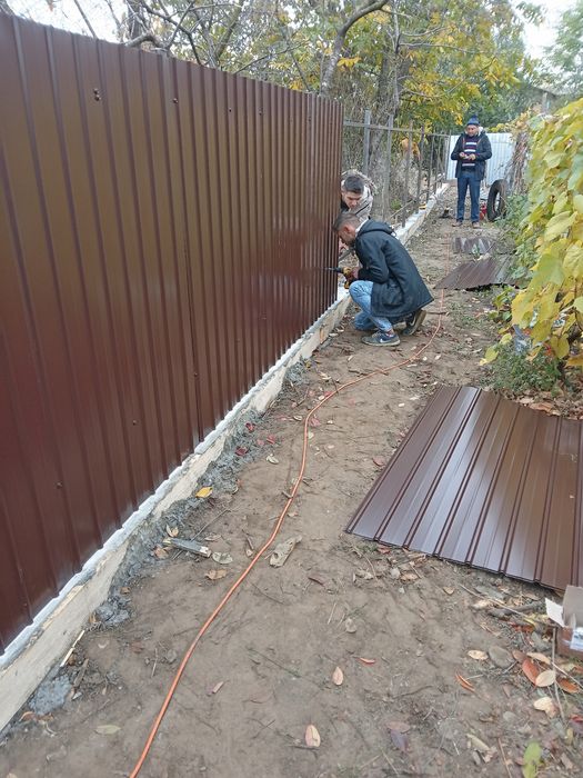 Constructii garduri si porti la comanda