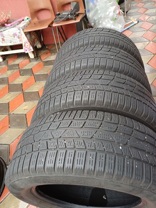 Vând 4 anvelope de iarna 225 55 r16 CONTINENTAL