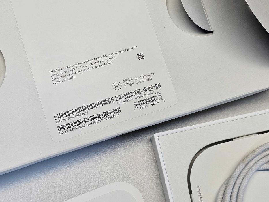 ПРОДАМ Apple Watch Ultra 2 (Titanium Blue Ocean Band) 49MM.