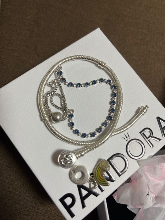 Оригинални гривни и талисман Pandora