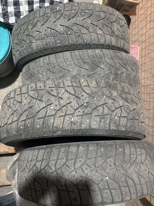 Продаи Шины зимние б/у bridgestone состояние среднее
