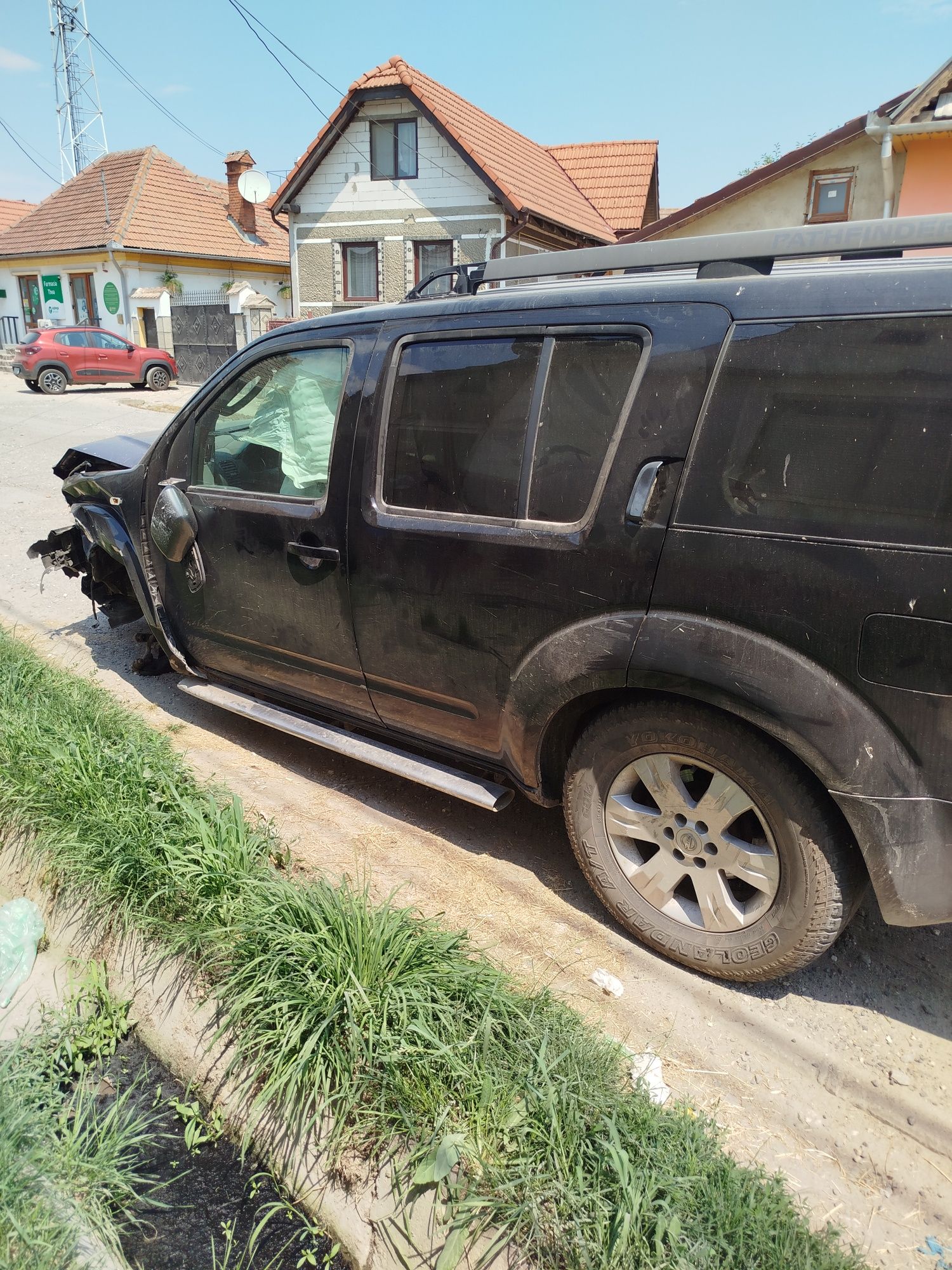 Nissan pathfinder 2007 motor 2500 173 cp  avariat partea stângă față