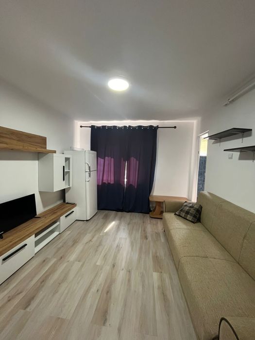 Închiriez garsoniera