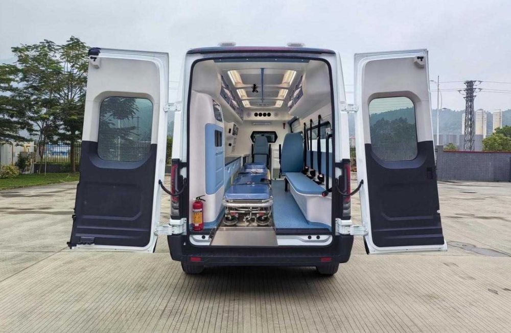 Ford Transit T8 EV Ambulance электрическая машина скорой помощи/406 КМ