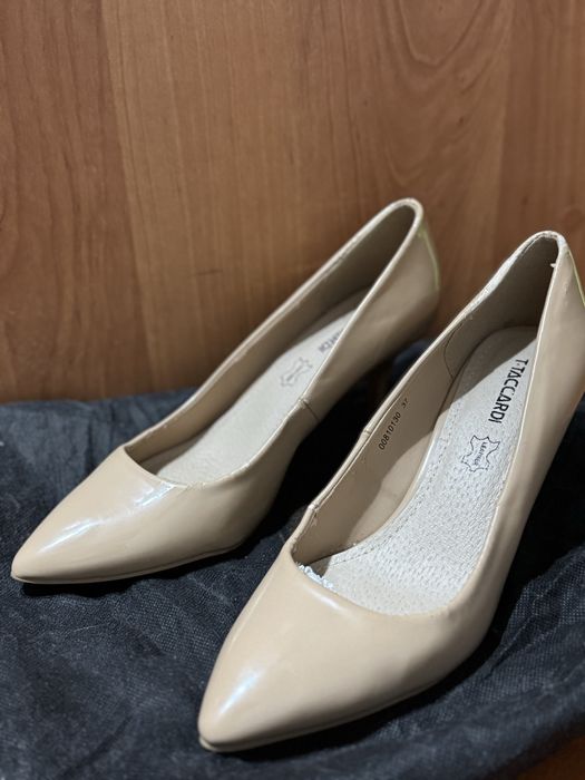 Туфли женские кремового цвета 37 размер лодочк. Неьольшой каблук