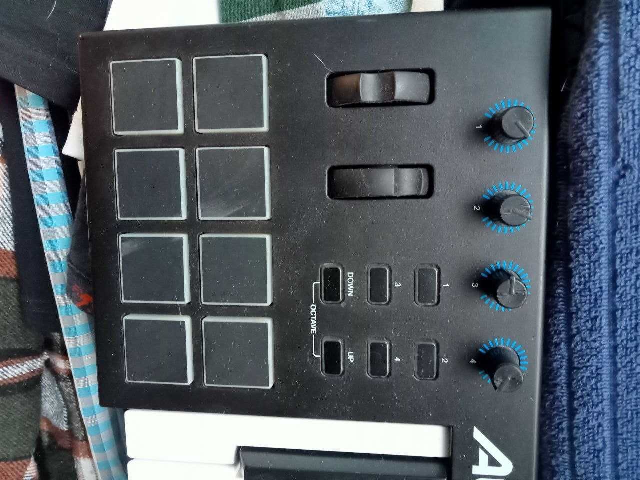 MIDI клавиатура Alesis V61